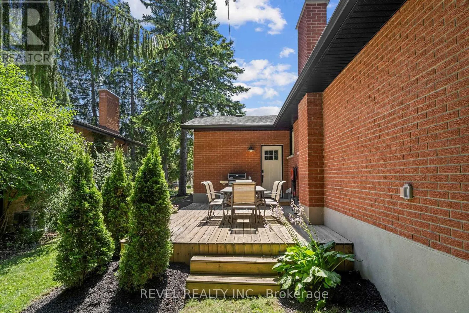 79 INWOOD CRESCENT
