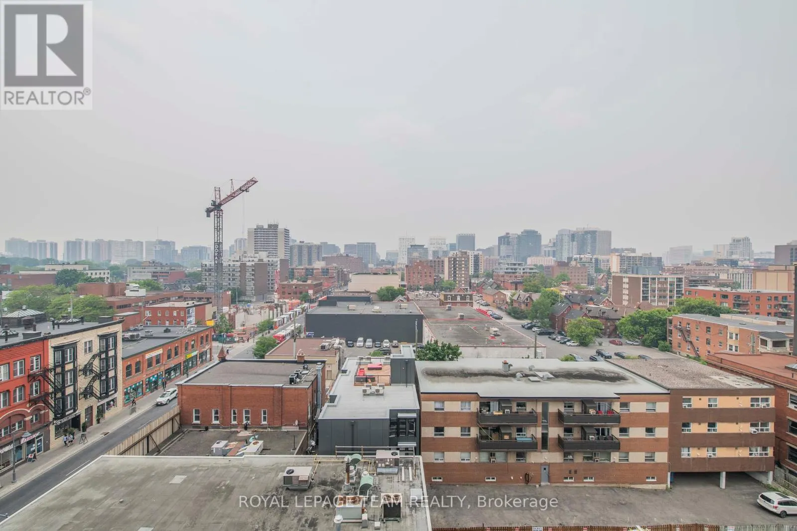 813 - 354 GLADSTONE AVENUE