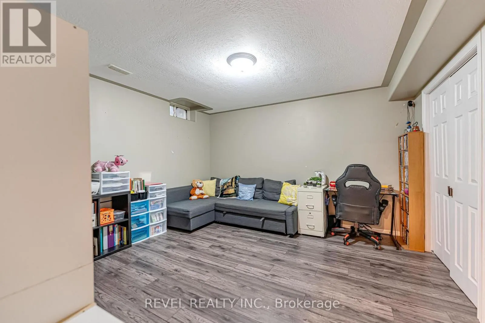 17 WEBB AVENUE