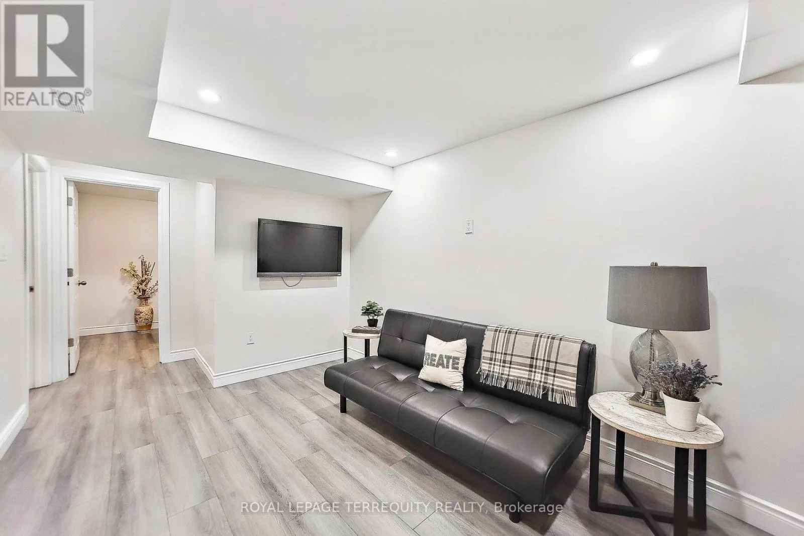 8465 KELSEY CRESCENT