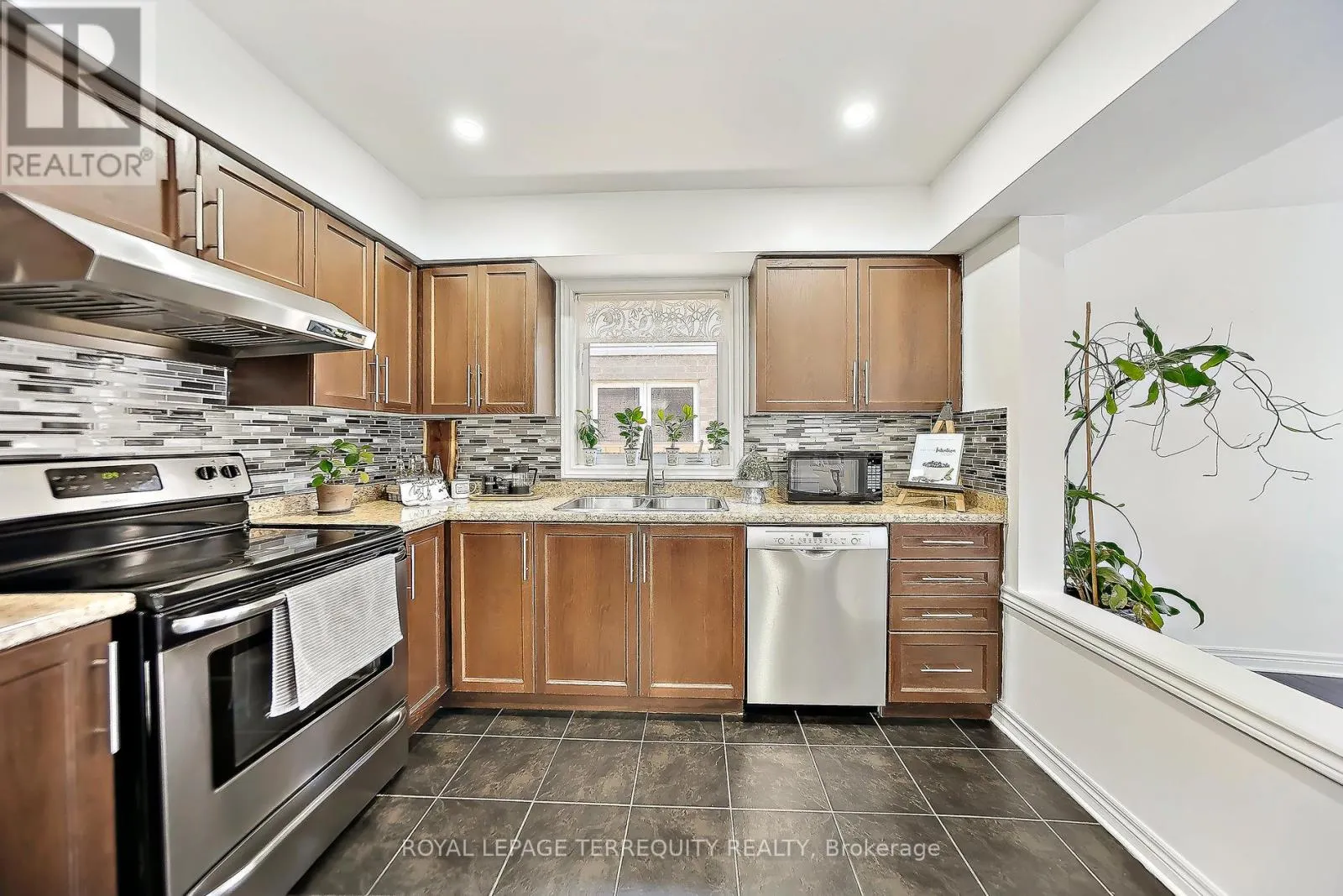8465 KELSEY CRESCENT