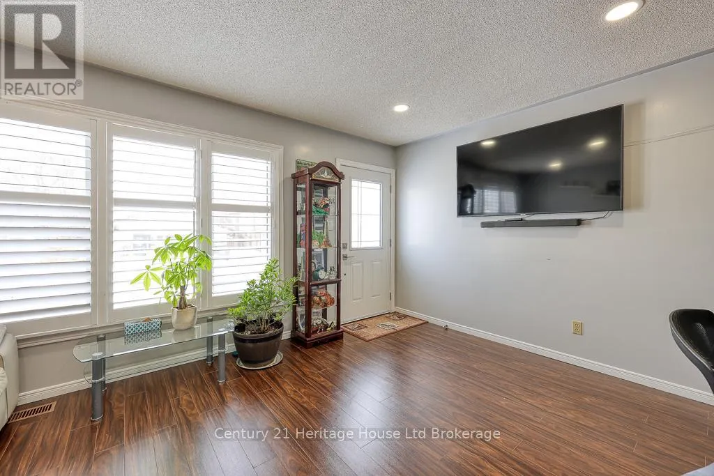 2 CHIPPEWA AVENUE