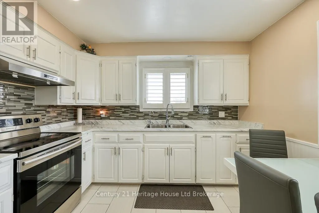 2 CHIPPEWA AVENUE