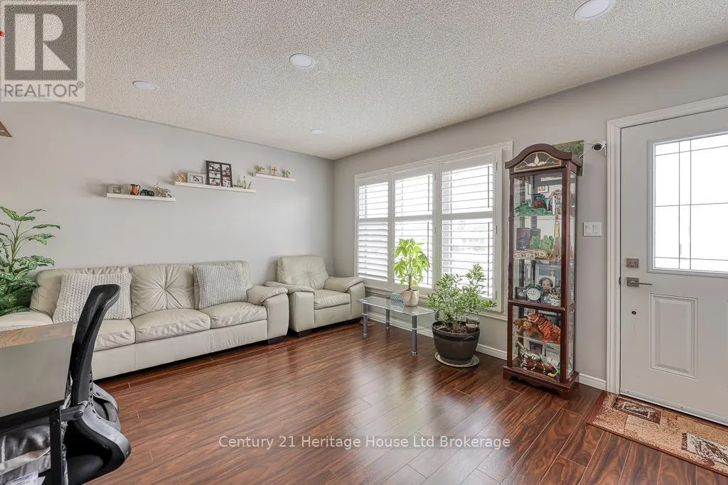 2 CHIPPEWA AVENUE