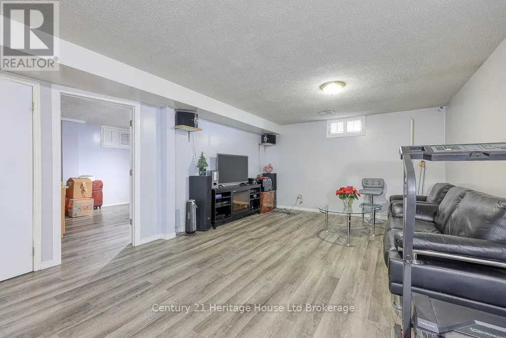 2 CHIPPEWA AVENUE