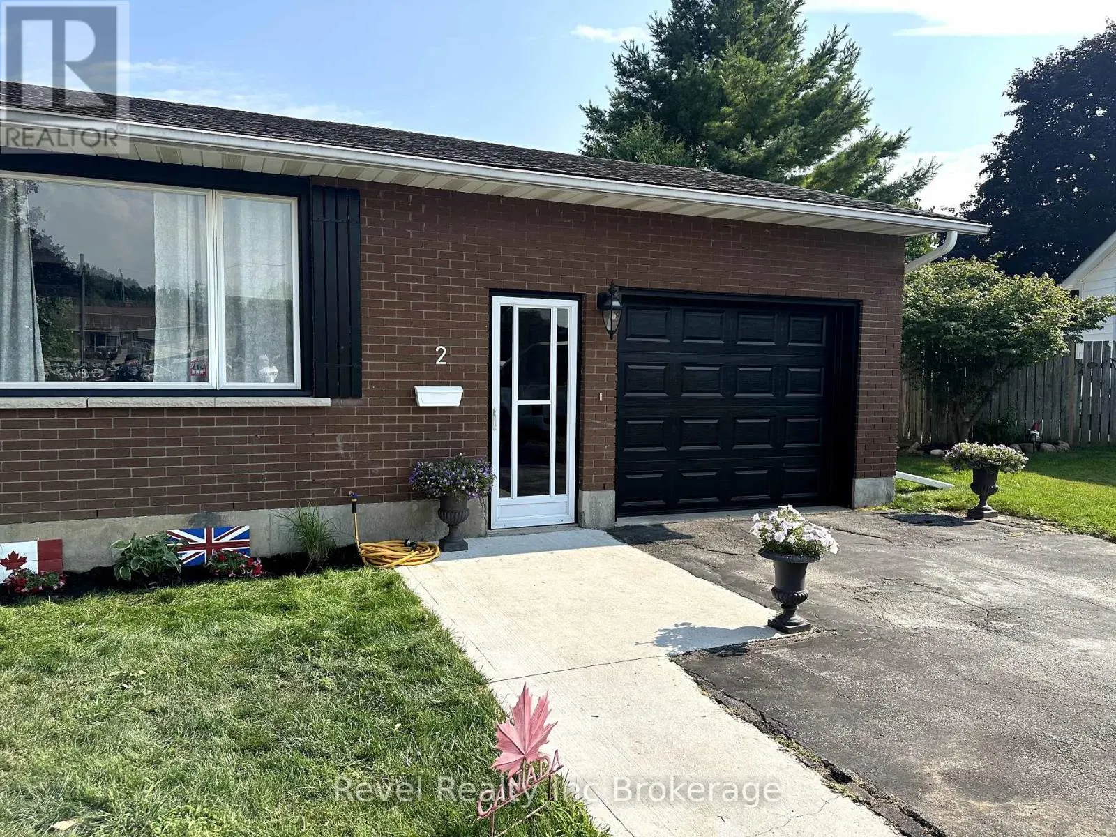 2 RICHARDS COURT