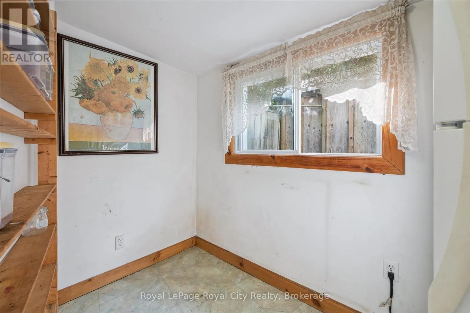 201 ARTHUR STREET N