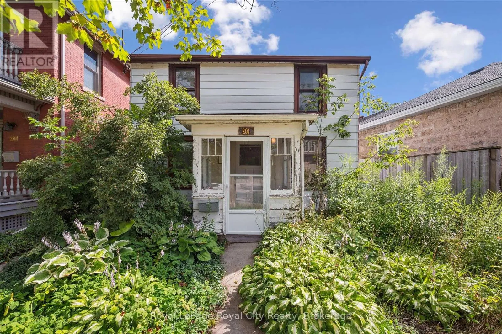 201 ARTHUR STREET N