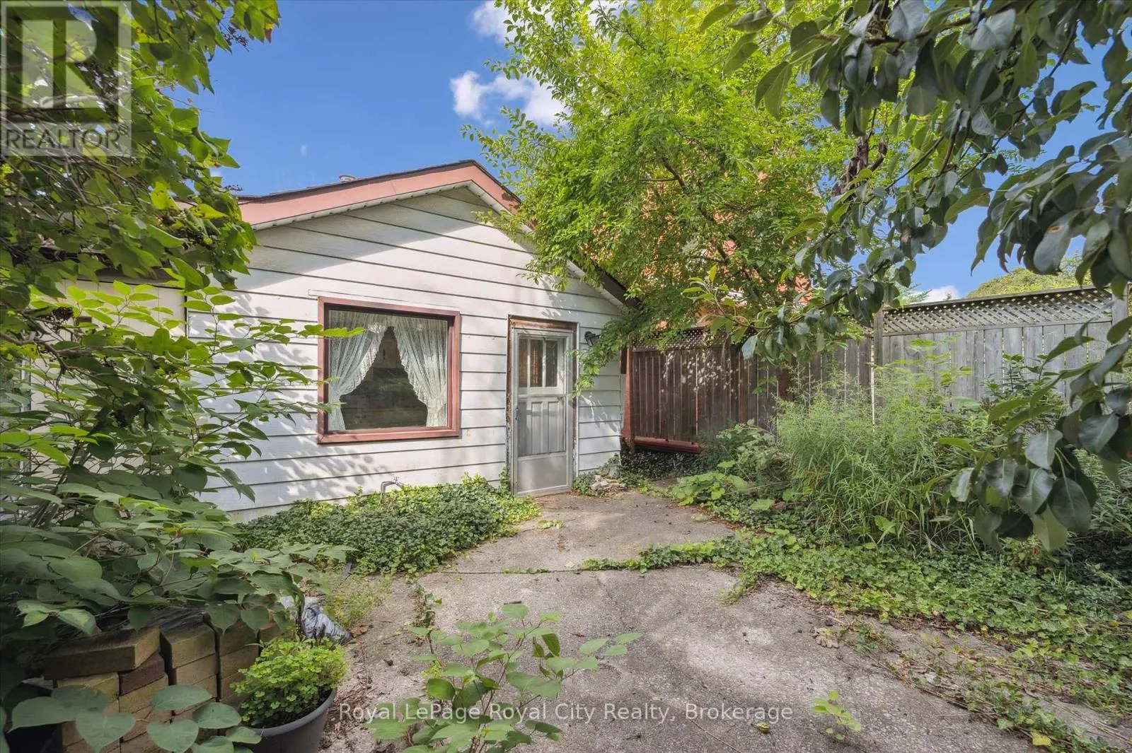 201 ARTHUR STREET N