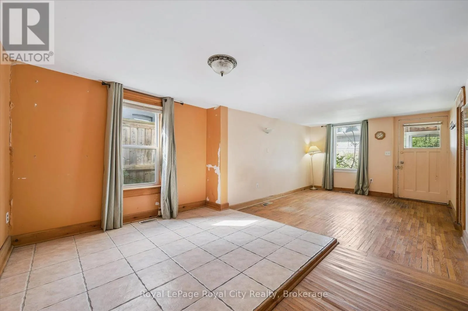 201 ARTHUR STREET N