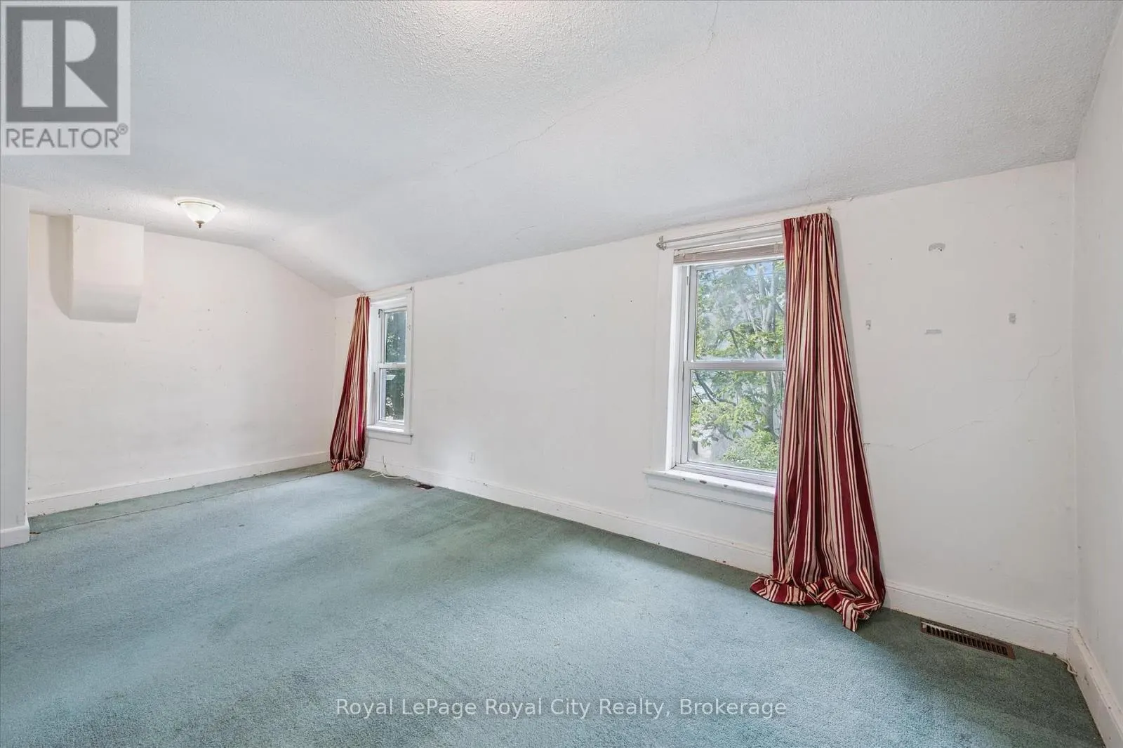 201 ARTHUR STREET N