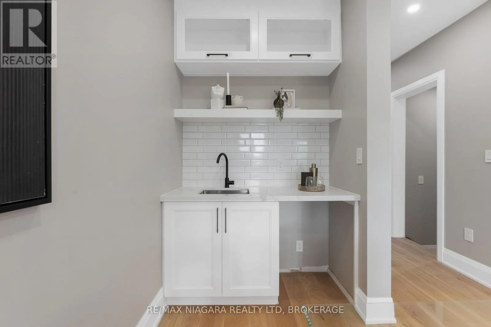 6212 CURLIN CRESCENT
