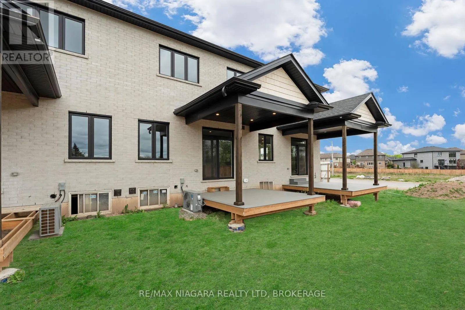 6208 CURLIN CRESCENT