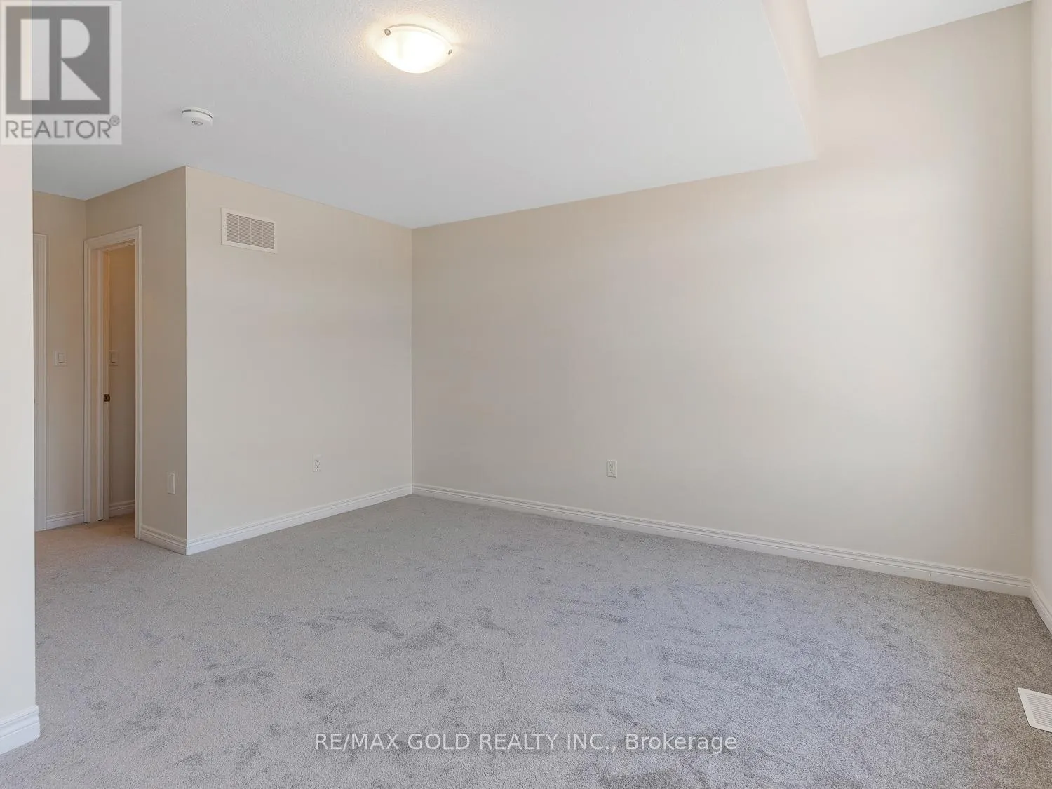 93 PINOT CRESCENT