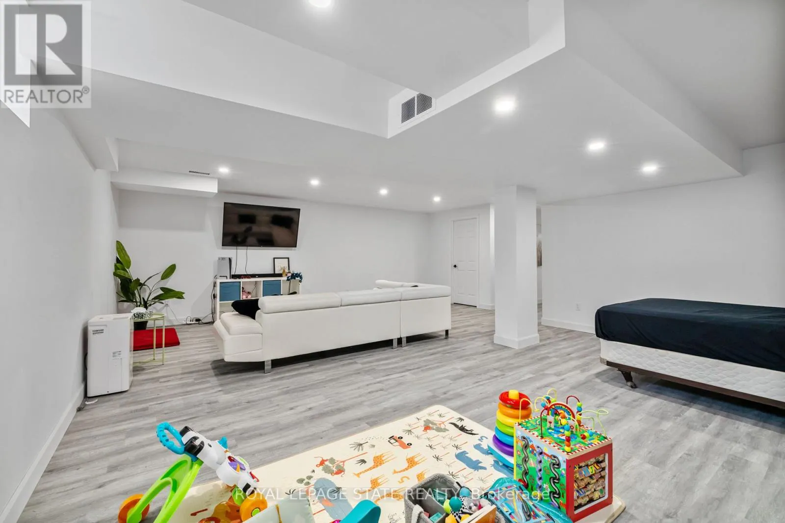 18 SOUTH COAST CIRCLE