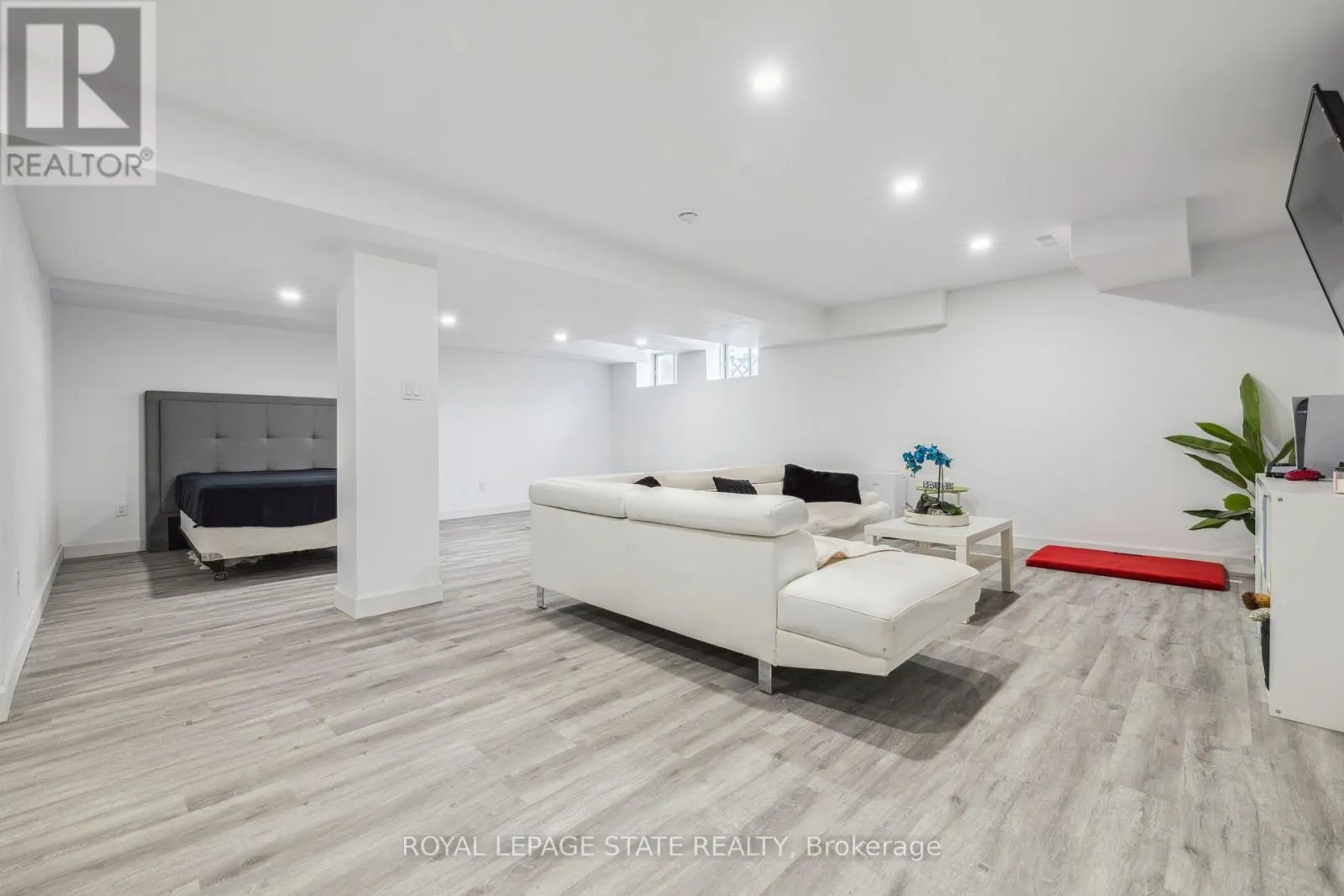18 SOUTH COAST CIRCLE