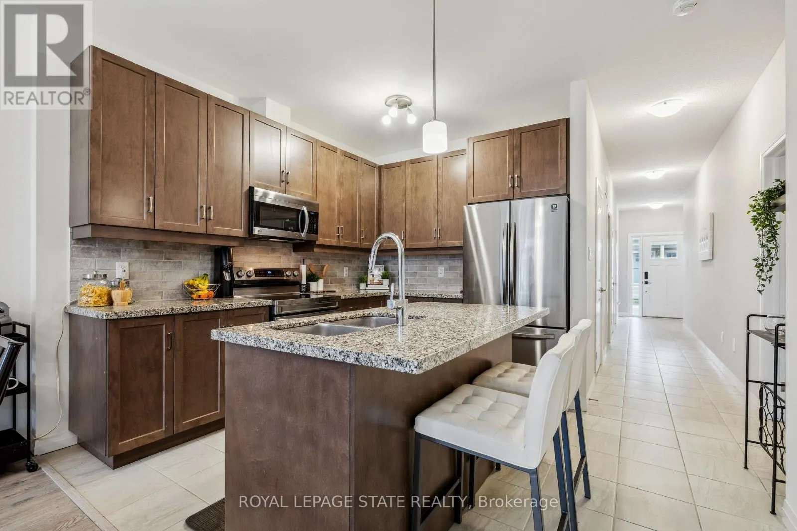 18 SOUTH COAST CIRCLE