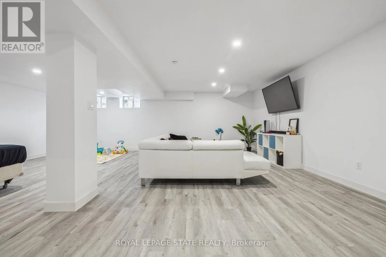 18 SOUTH COAST CIRCLE
