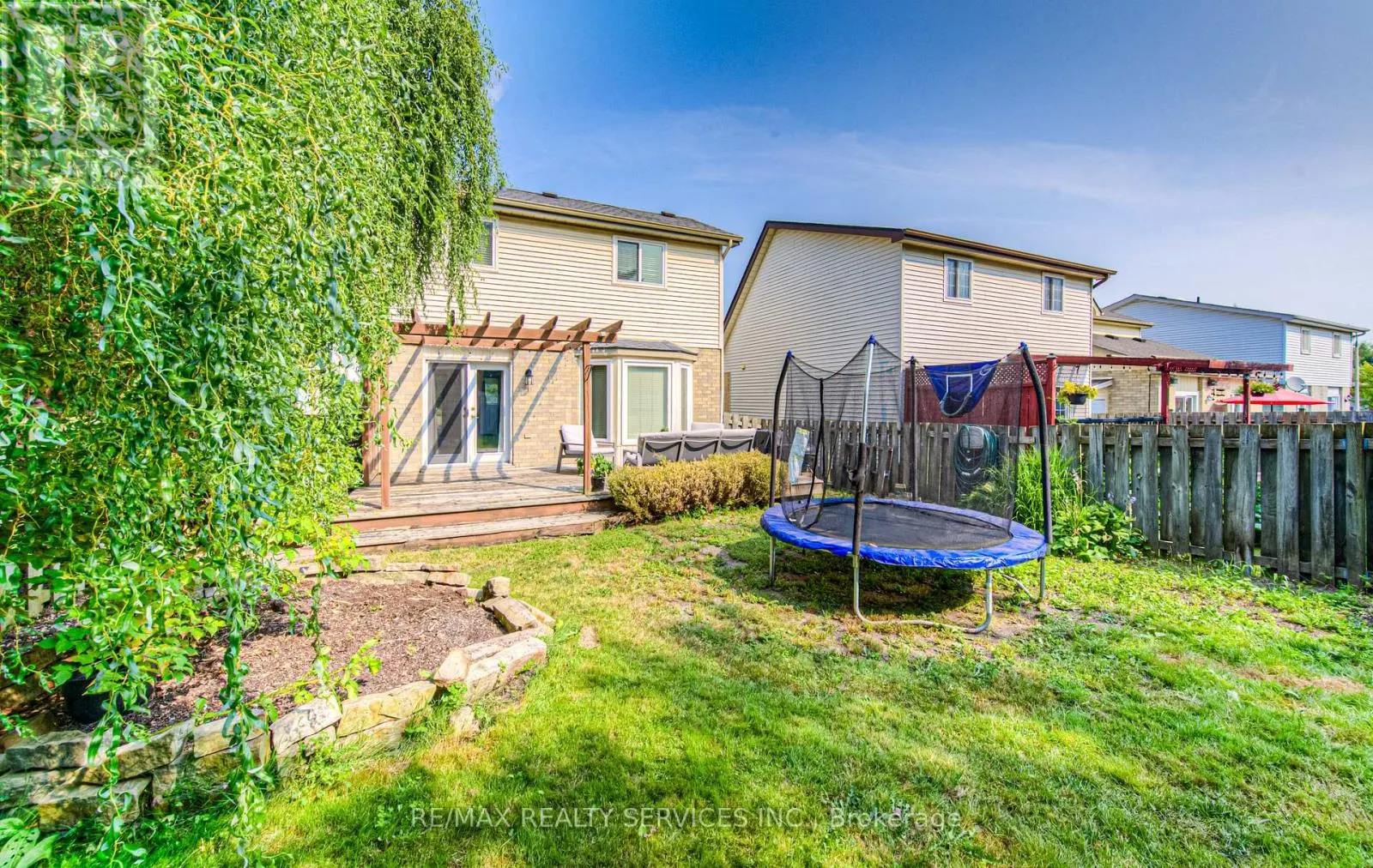 582 DRUMMERHILL CRESCENT NE