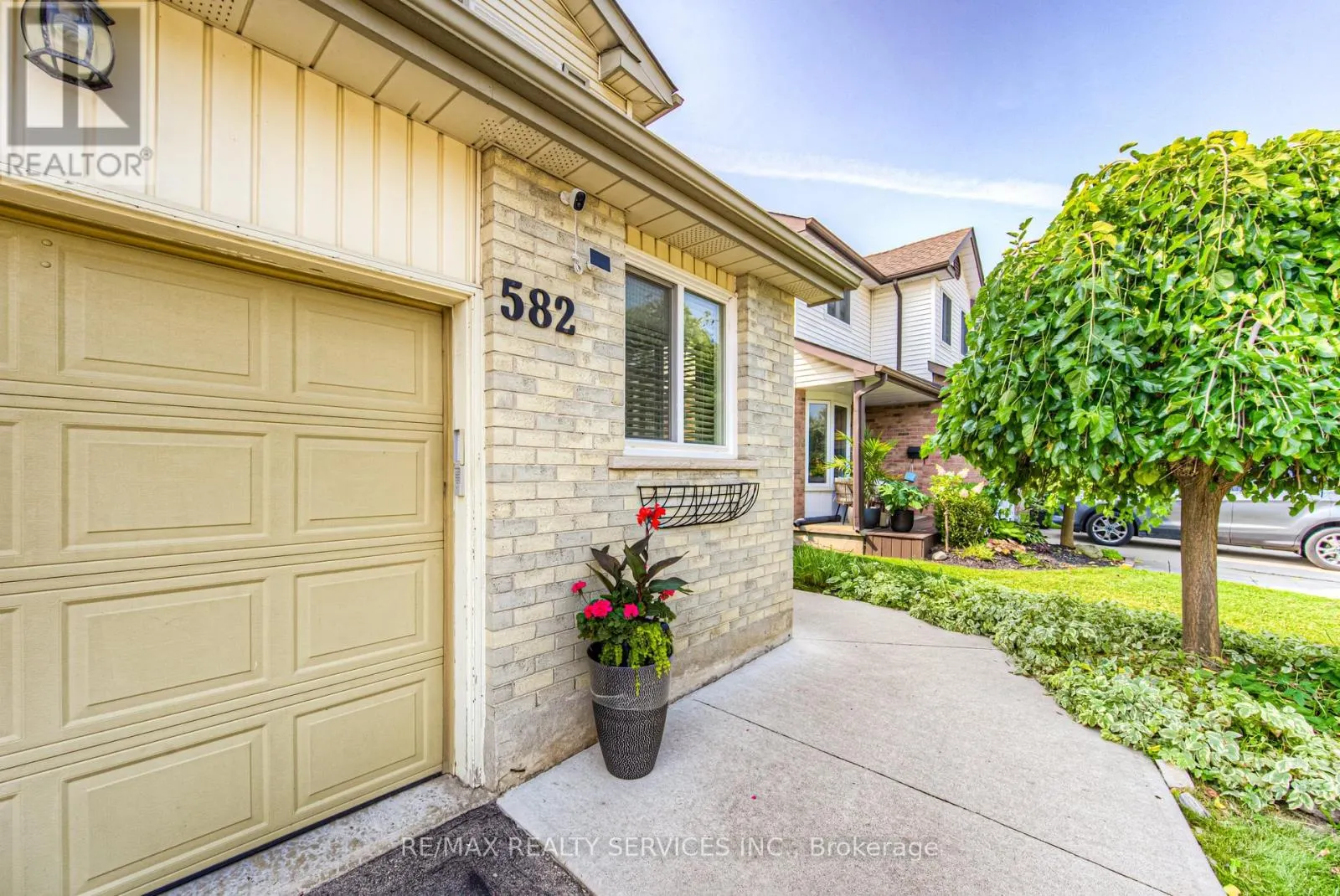 582 DRUMMERHILL CRESCENT NE