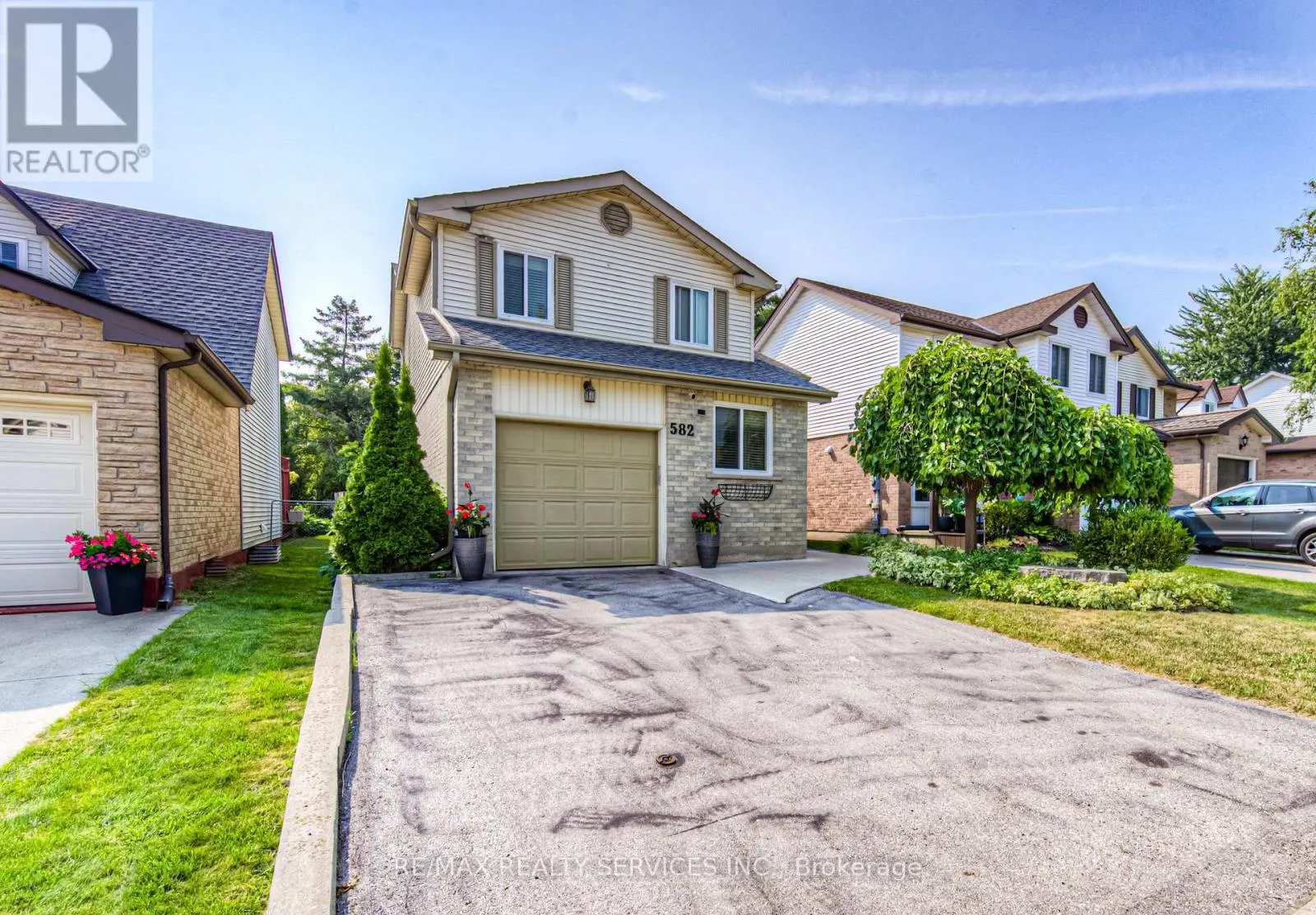582 DRUMMERHILL CRESCENT NE