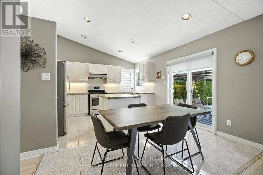 17 HILLGARDEN DRIVE