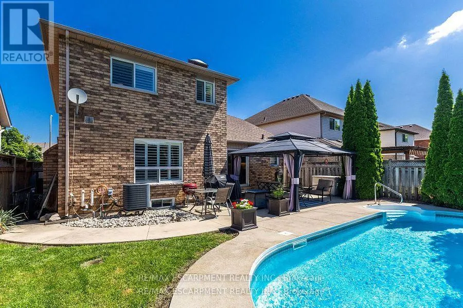 17 HILLGARDEN DRIVE
