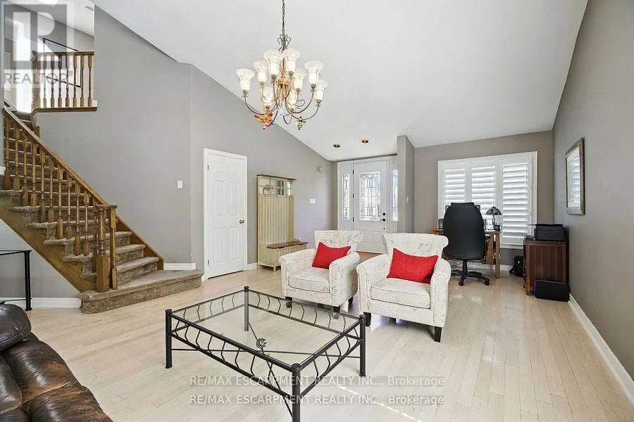 17 HILLGARDEN DRIVE