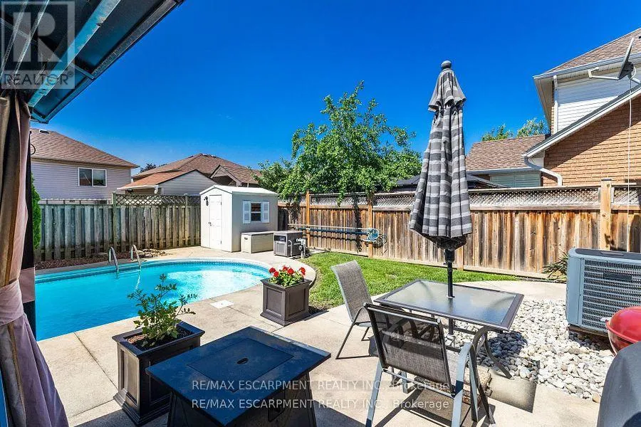 17 HILLGARDEN DRIVE
