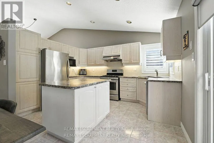 17 HILLGARDEN DRIVE
