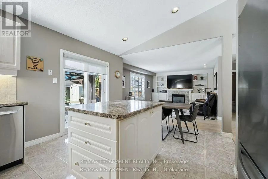 17 HILLGARDEN DRIVE