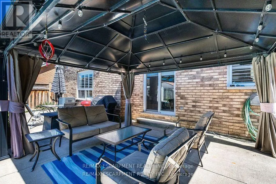 17 HILLGARDEN DRIVE