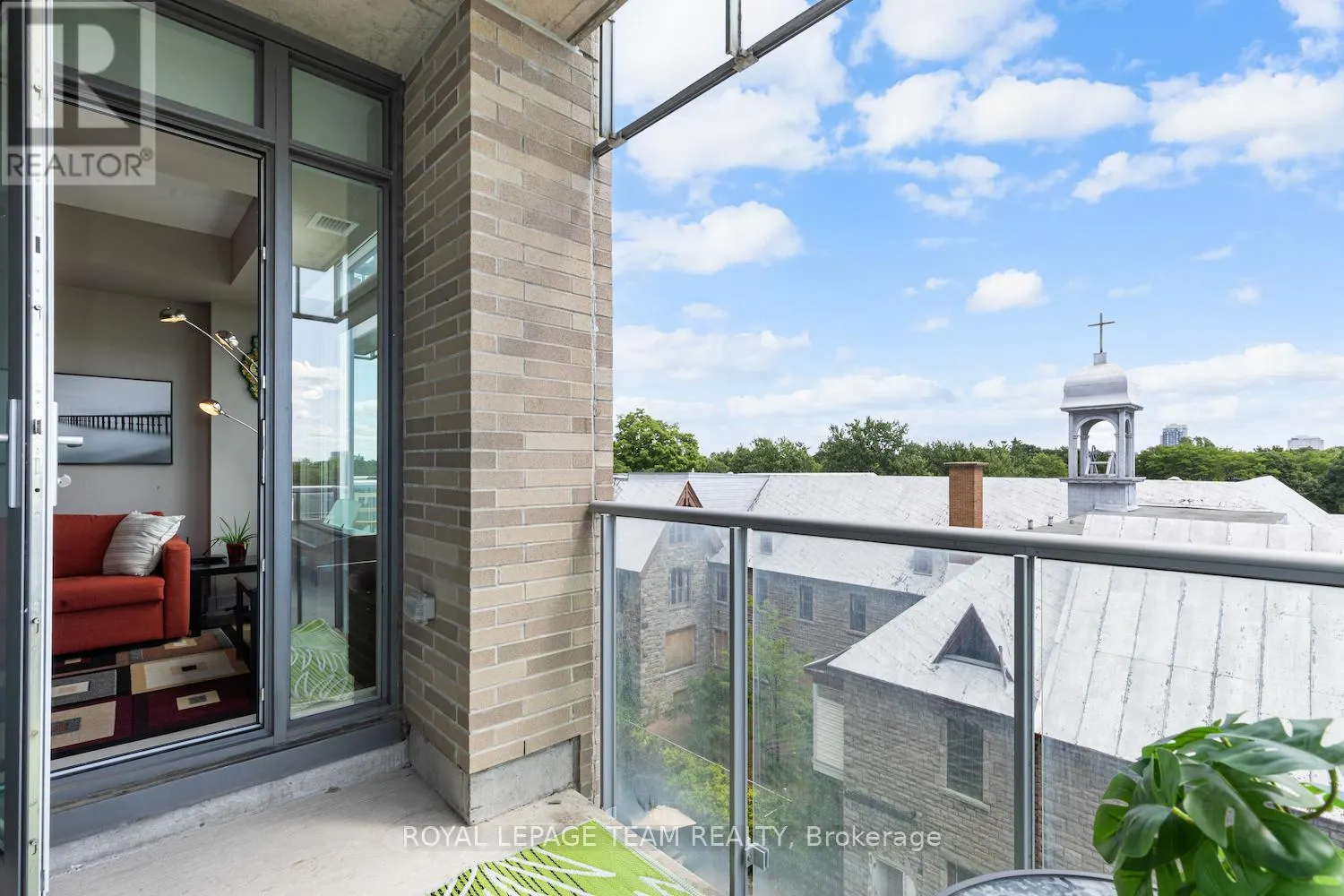 502 - 108 RICHMOND ROAD