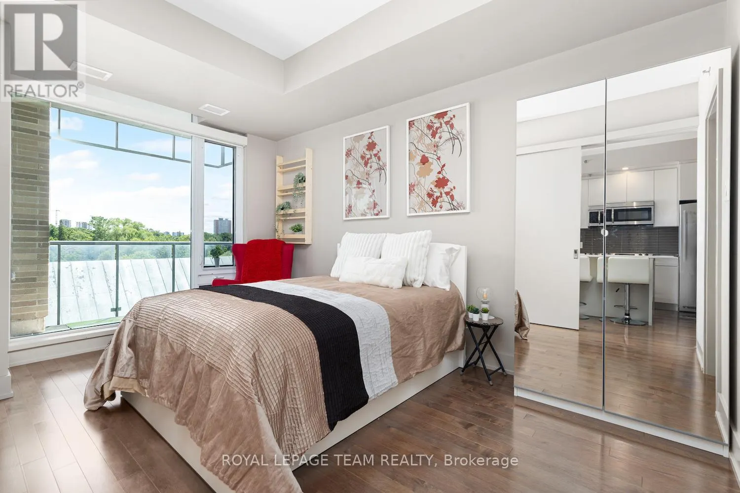 502 - 108 RICHMOND ROAD