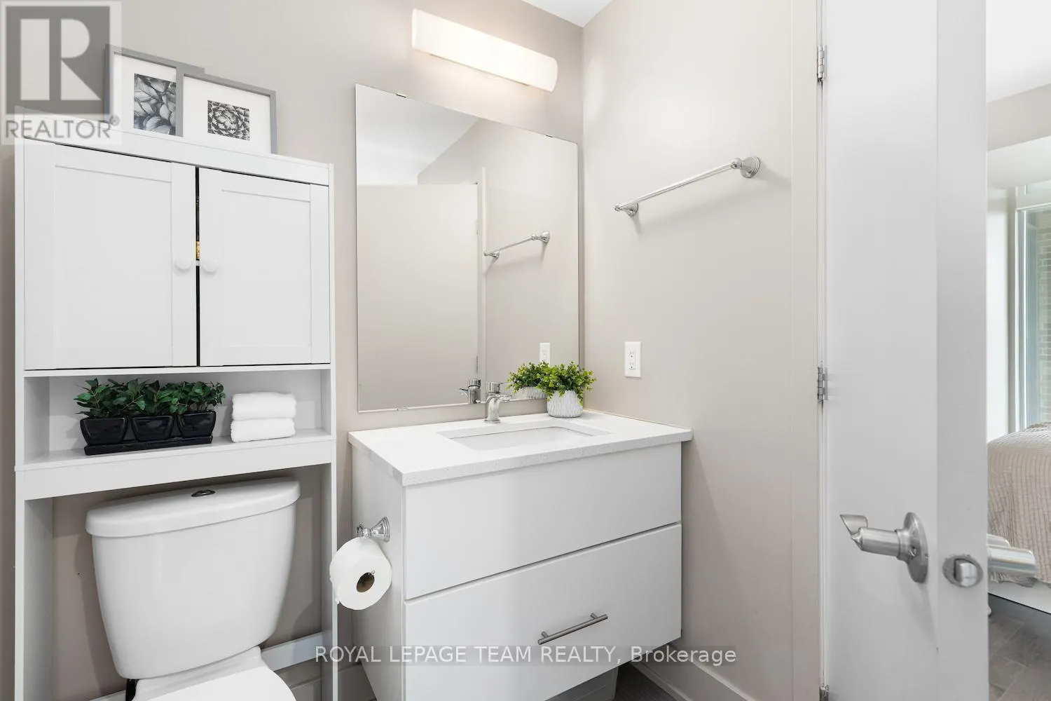502 - 108 RICHMOND ROAD