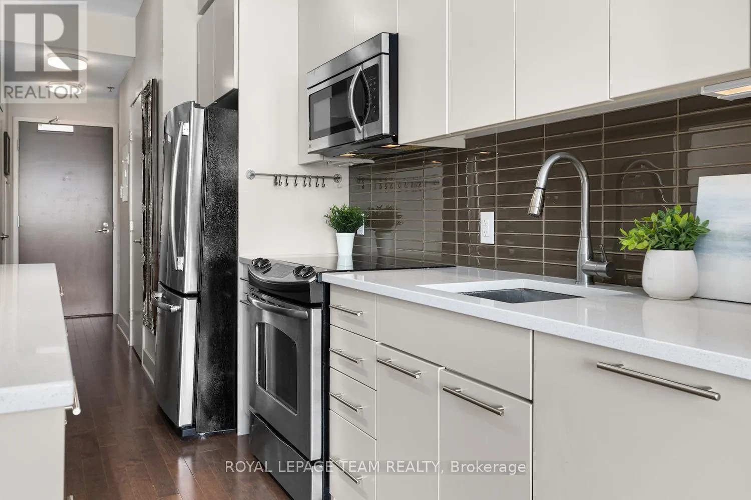 502 - 108 RICHMOND ROAD