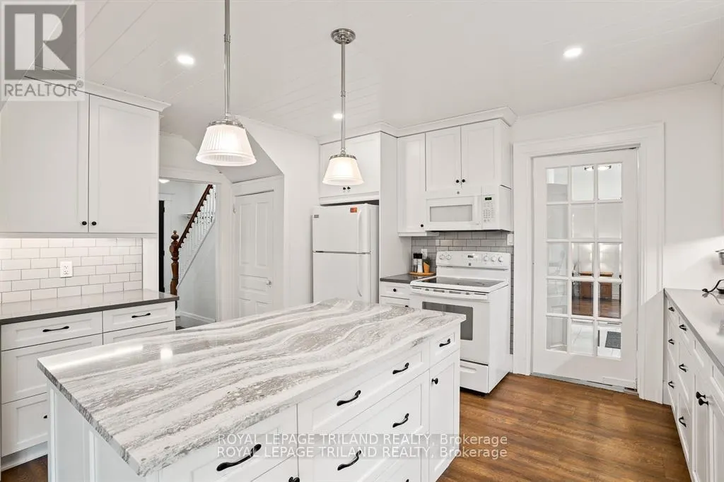 303022 GREY ROAD 15