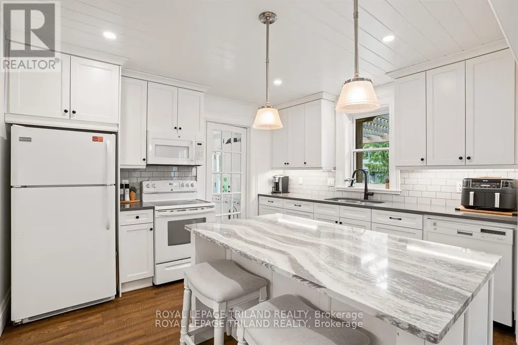 303022 GREY ROAD 15