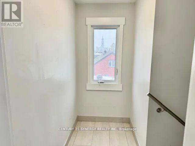 100 LAURIER STREET