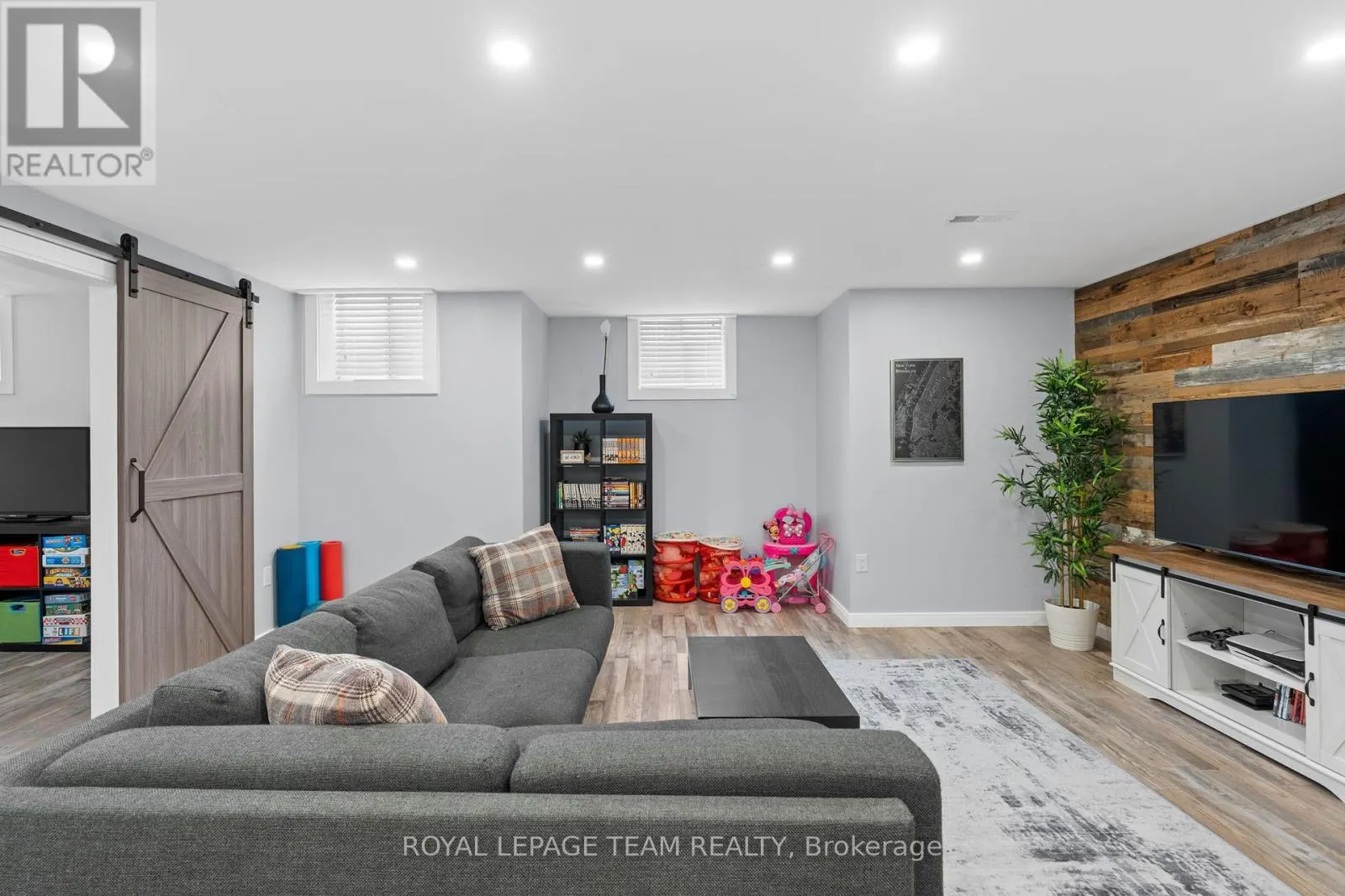 2211 WATERCOLOURS WAY