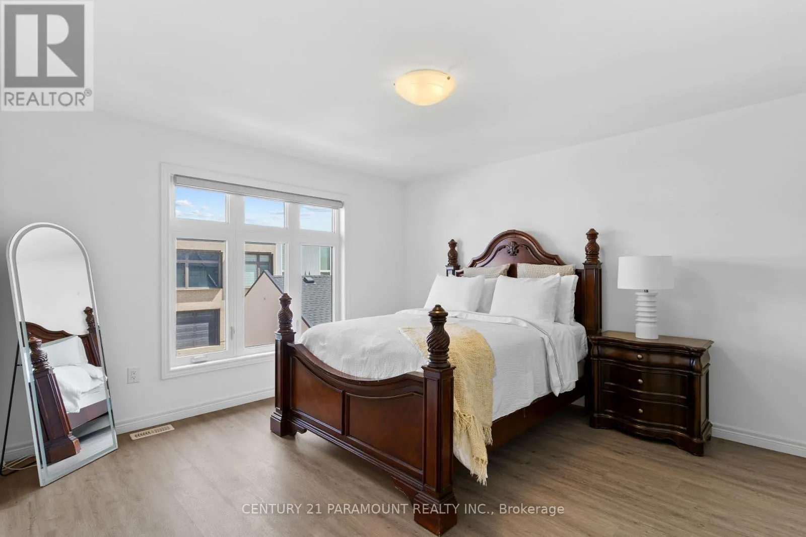 153 SUMMERSIDES BOULEVARD
