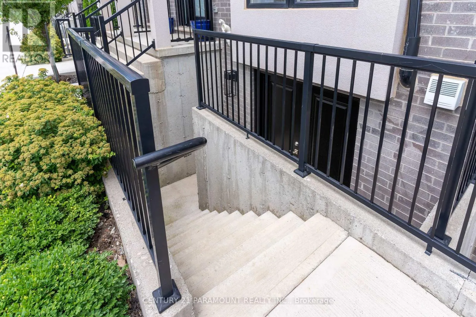 153 SUMMERSIDES BOULEVARD