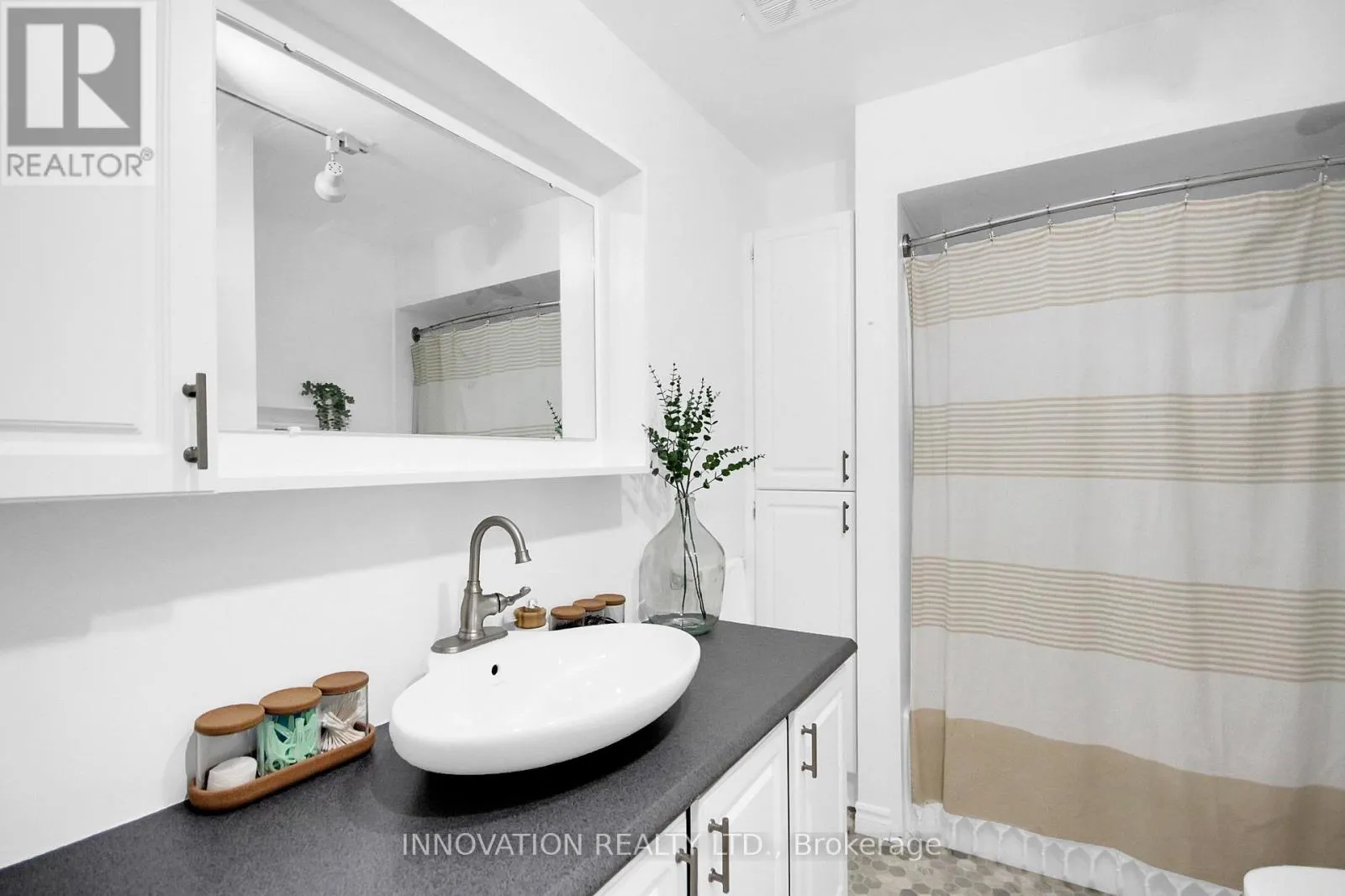 63 - 21 MIDLAND CRESCENT
