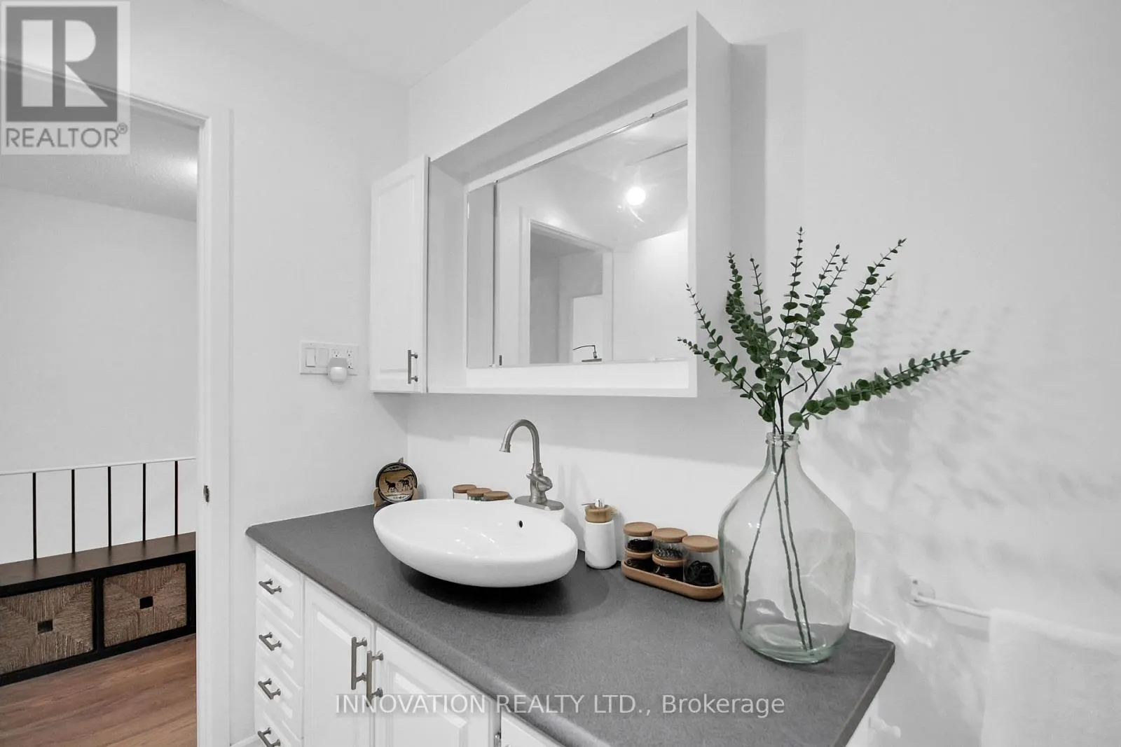 63 - 21 MIDLAND CRESCENT