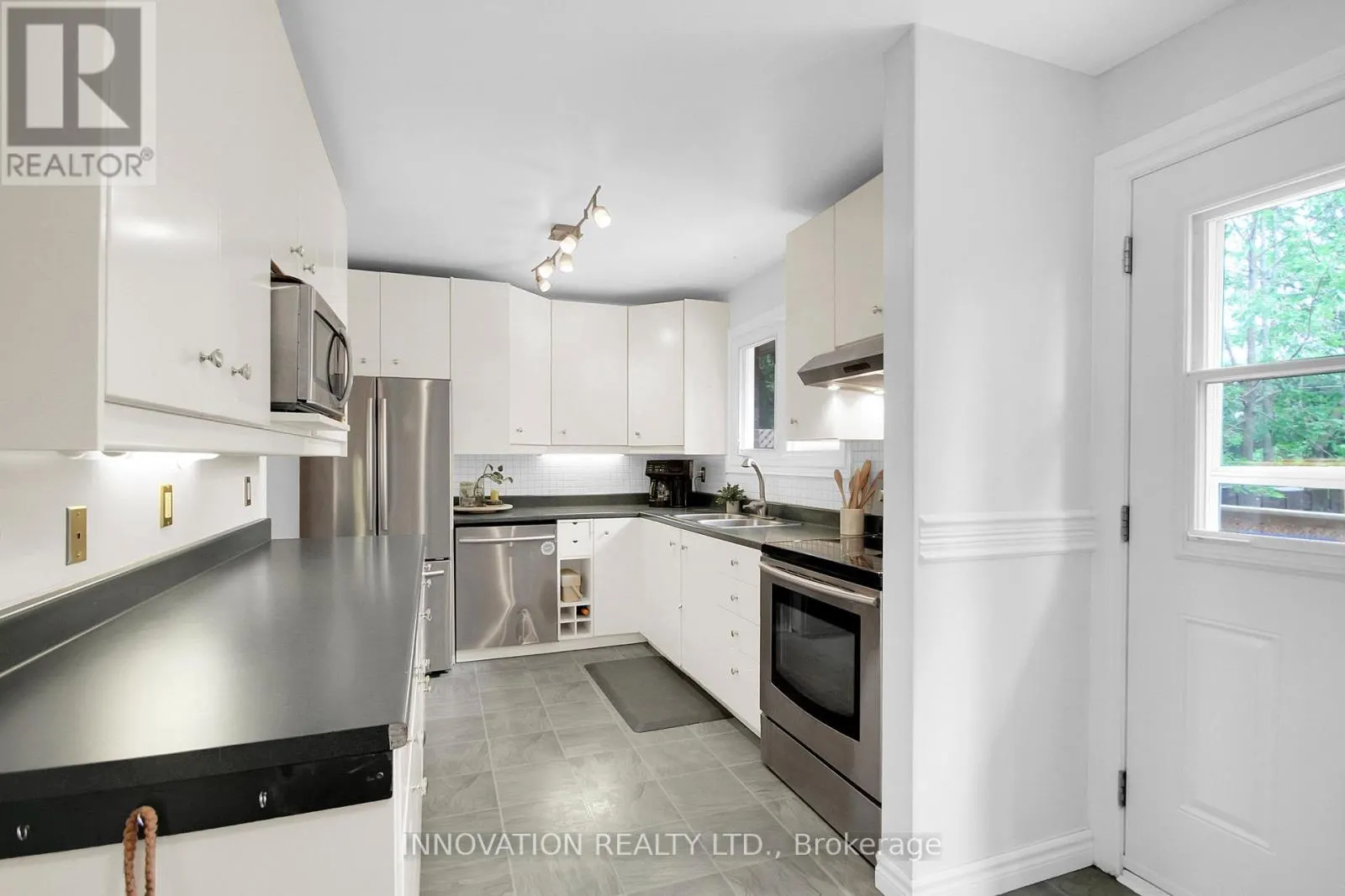 63 - 21 MIDLAND CRESCENT