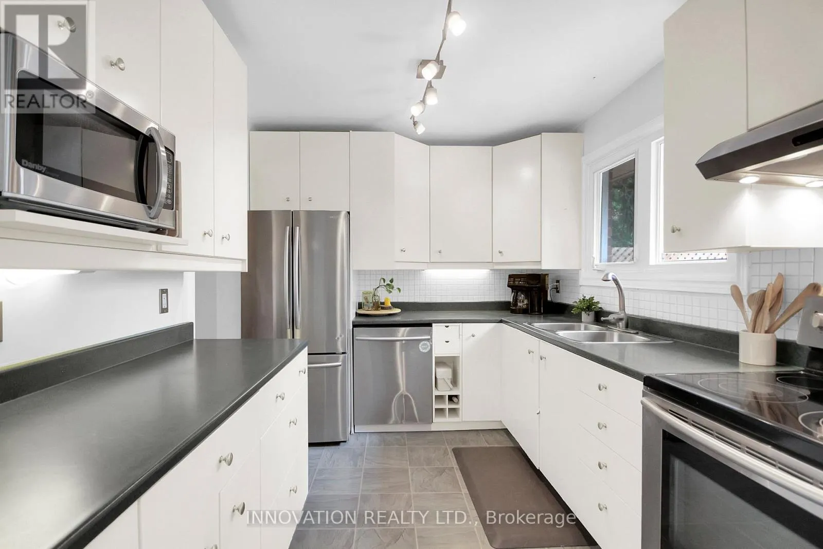 63 - 21 MIDLAND CRESCENT