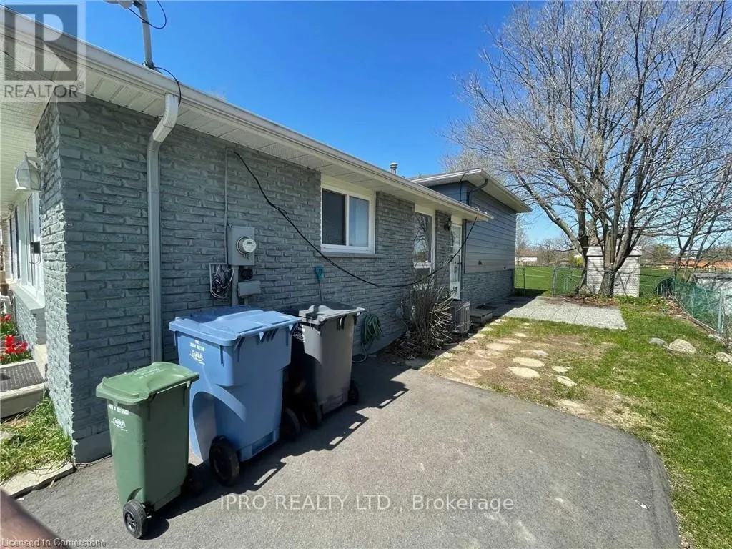 624 COLLEGE AVENUE W