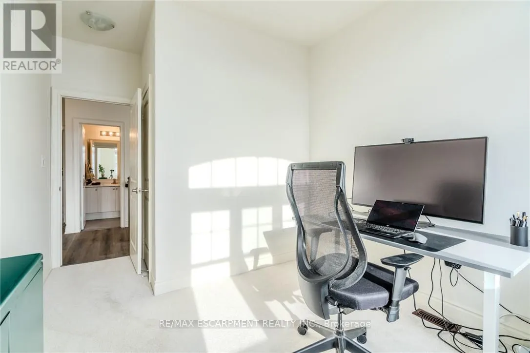 2 HOLCOMB TERRACE