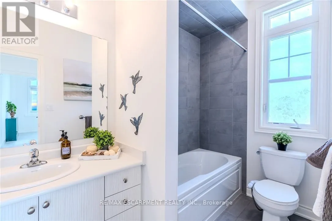 2 HOLCOMB TERRACE