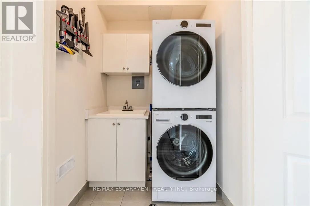 2 HOLCOMB TERRACE
